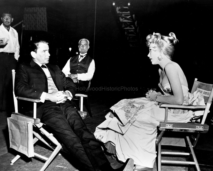 Shirley MacLaine 1960 Frank Sinatra Can Can wm.jpg